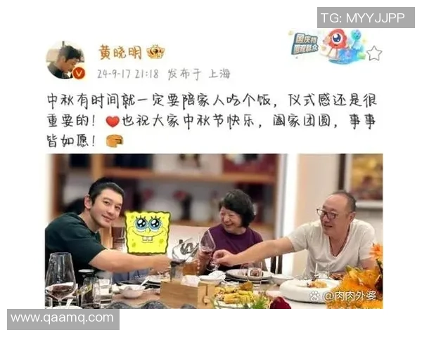 绿茵豪情足球球星举杯共饮畅谈友情与荣耀时刻